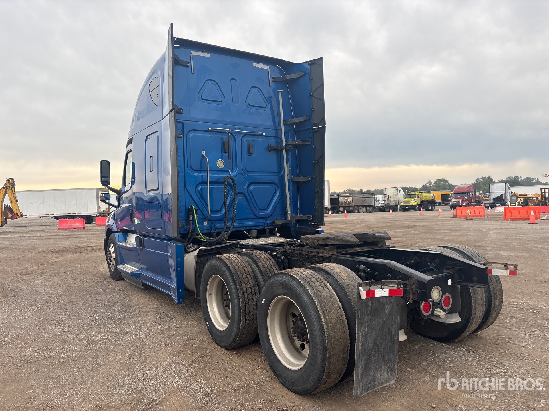 2020 Freightliner CASCADIA 126
