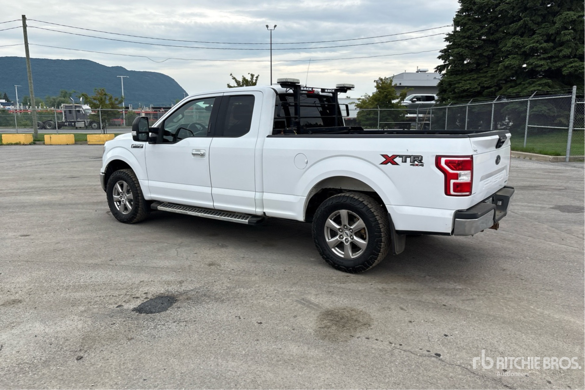 General Appearance with Picture, Left Rear Corner