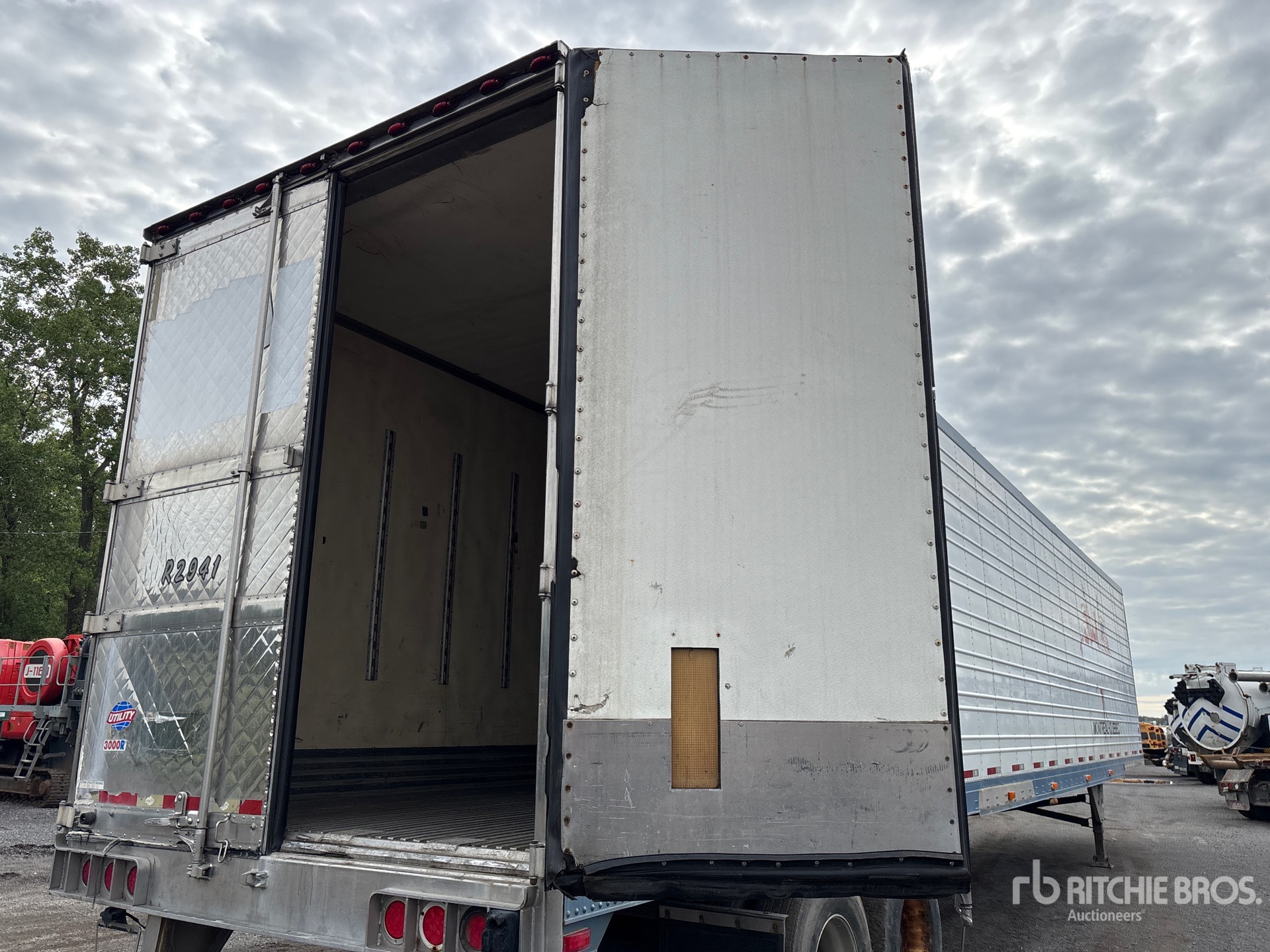 2009 Utility 3000R