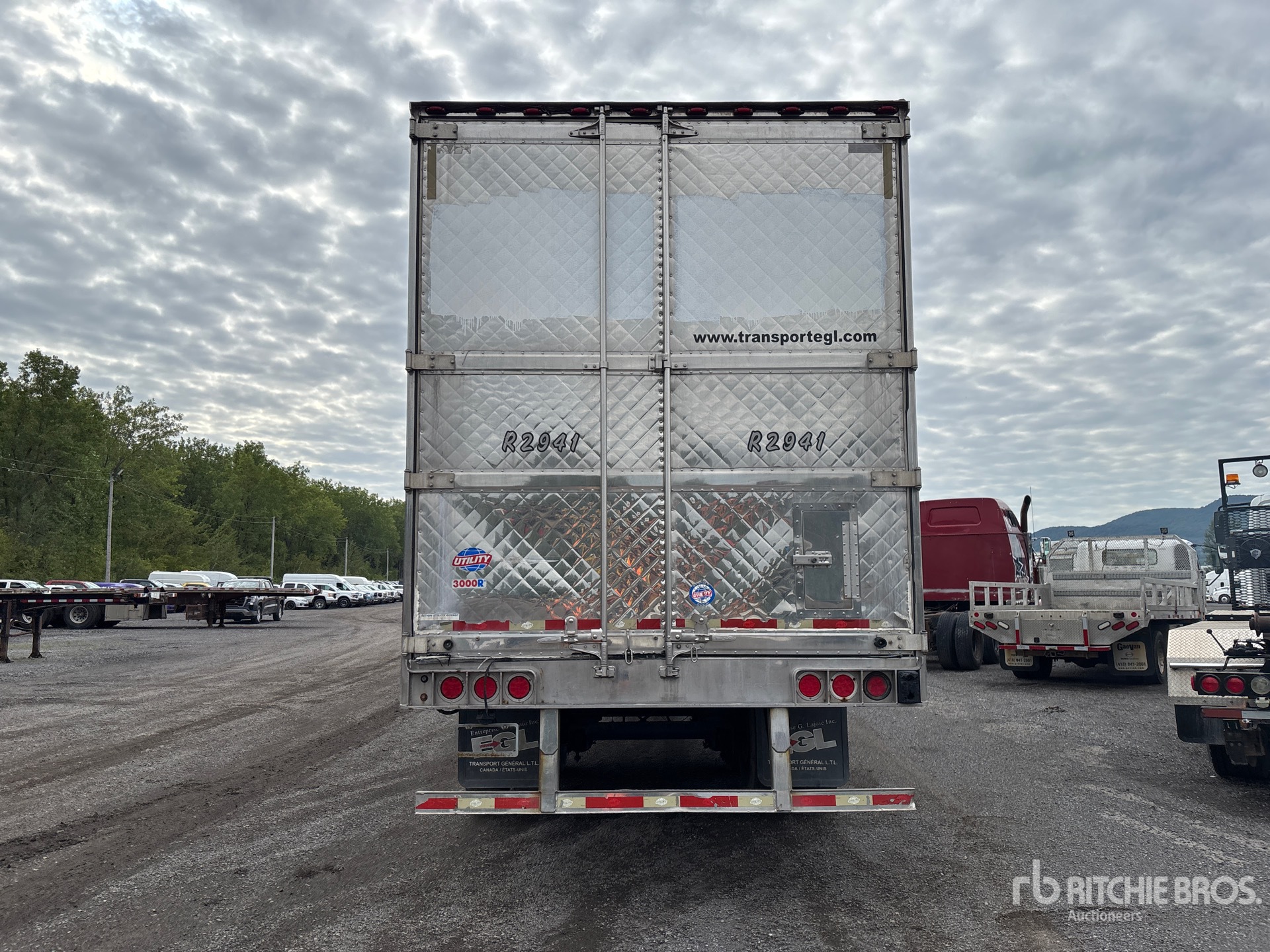 2009 Utility 3000R