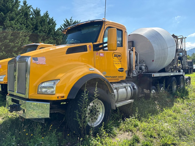 2021 Kenworth T880 12x4 Mixer Truck
