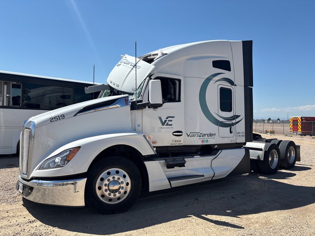 2025 Kenworth T680 6x4 T/A Sleeper Truck Tractor (Inoperable)