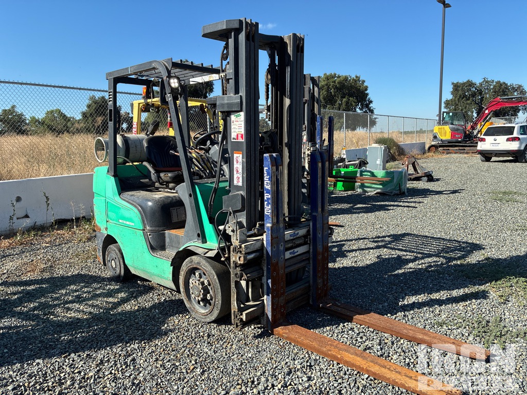 General Appearance - Lift Truck* with Picture, Right Front Corner