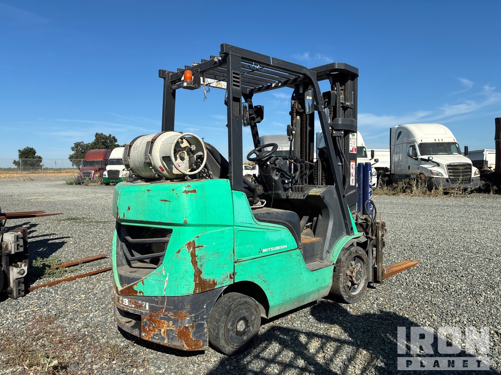 General Appearance - Lift Truck* with Picture, Right Rear Corner
