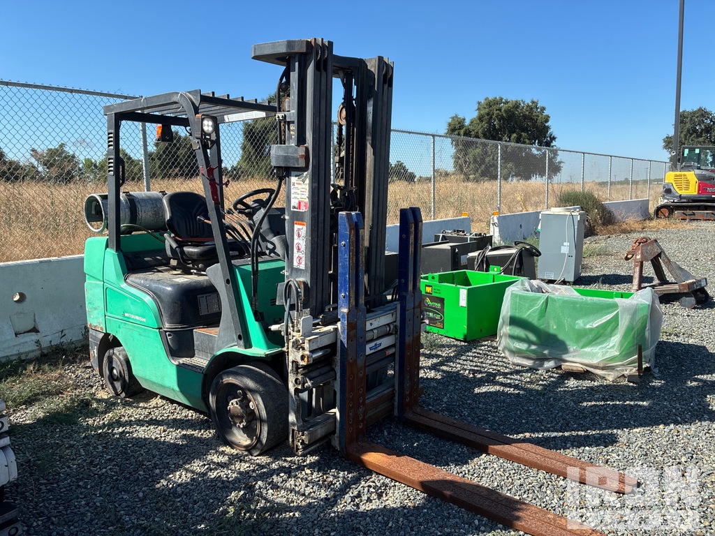 General Appearance - Lift Truck* with Picture, Right Front Corner