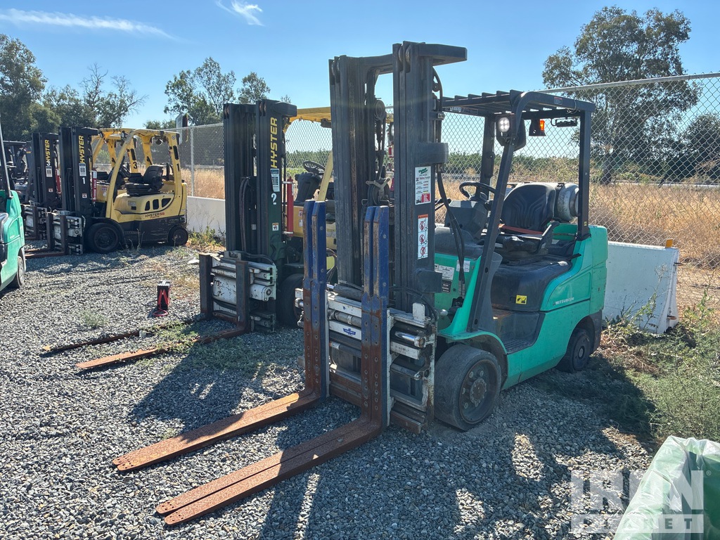 General Appearance - Lift Truck* with Picture, Left Front Corner