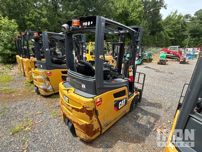 General Appearance - Lift Truck* with Imagen: esquina trasera derecha