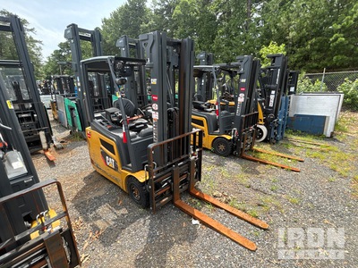 General Appearance - Lift Truck* with Imagen: esquina delantera derecha