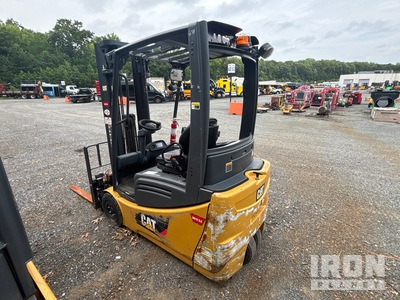 General Appearance - Lift Truck* with Imagen: esquina trasera izquierda