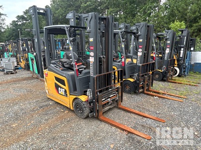 General Appearance - Lift Truck* with Imagen: esquina delantera derecha