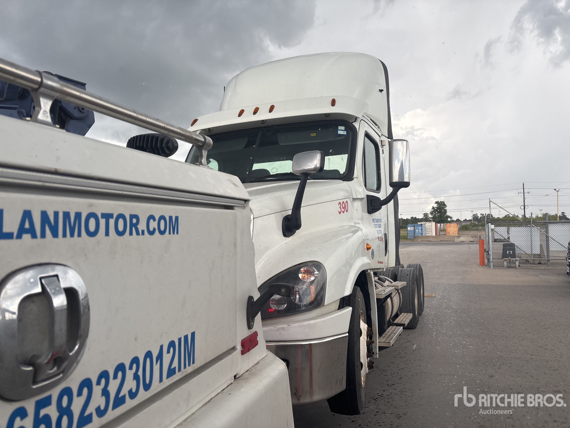 Photo of a 2018 Freightliner CASCADIA 125