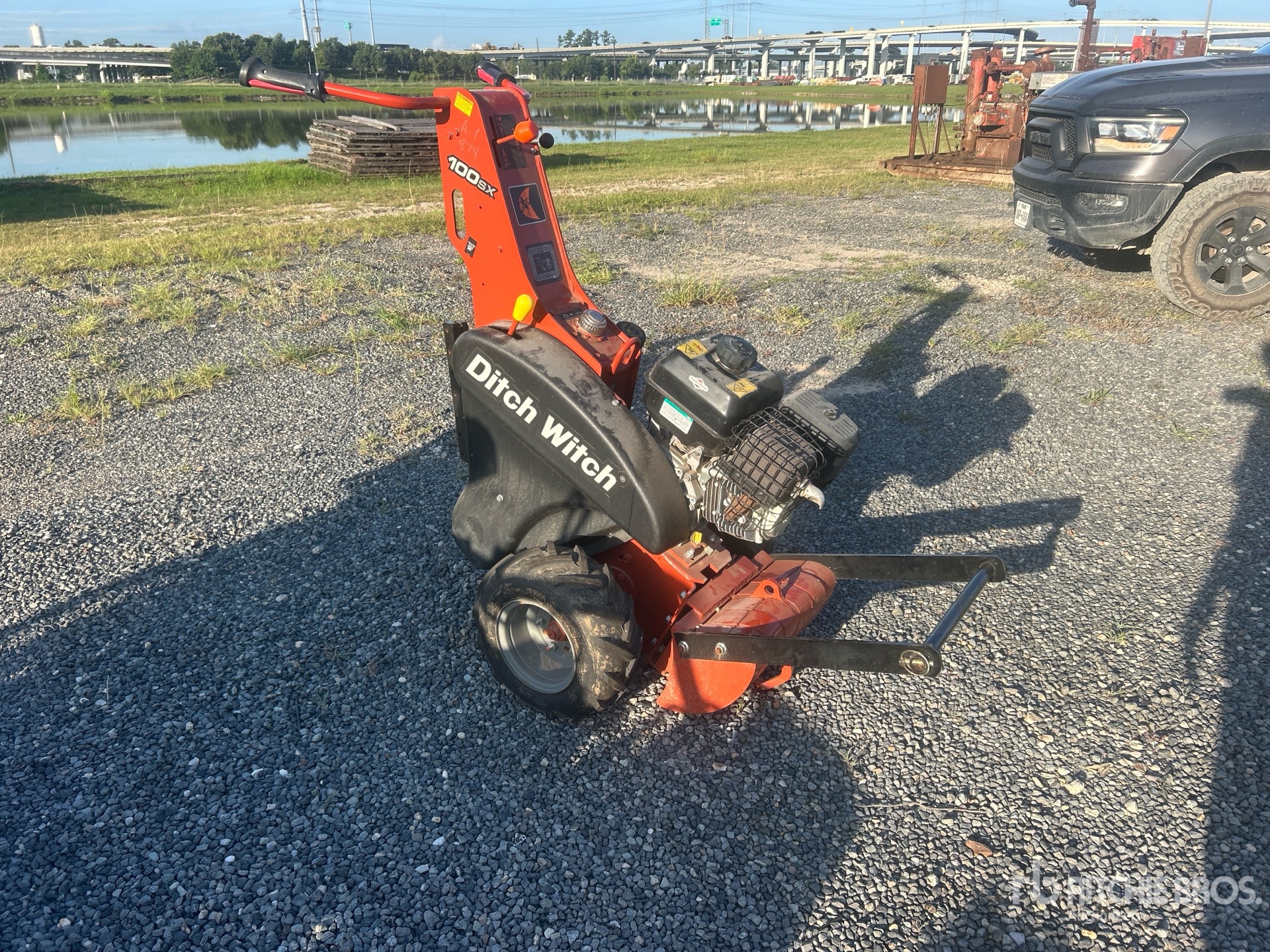 General Appearance with Picture, Right Front Corner