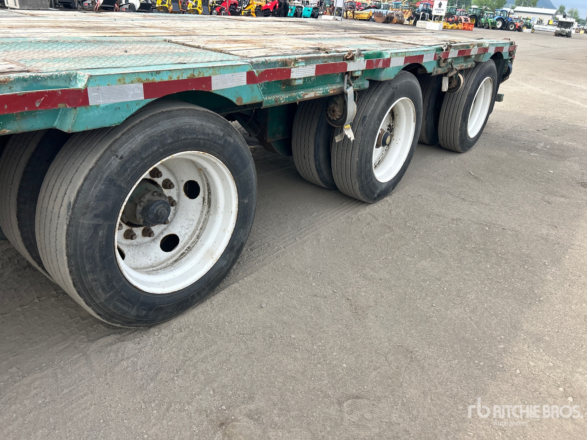 Photo of a 1996 Manac 13353