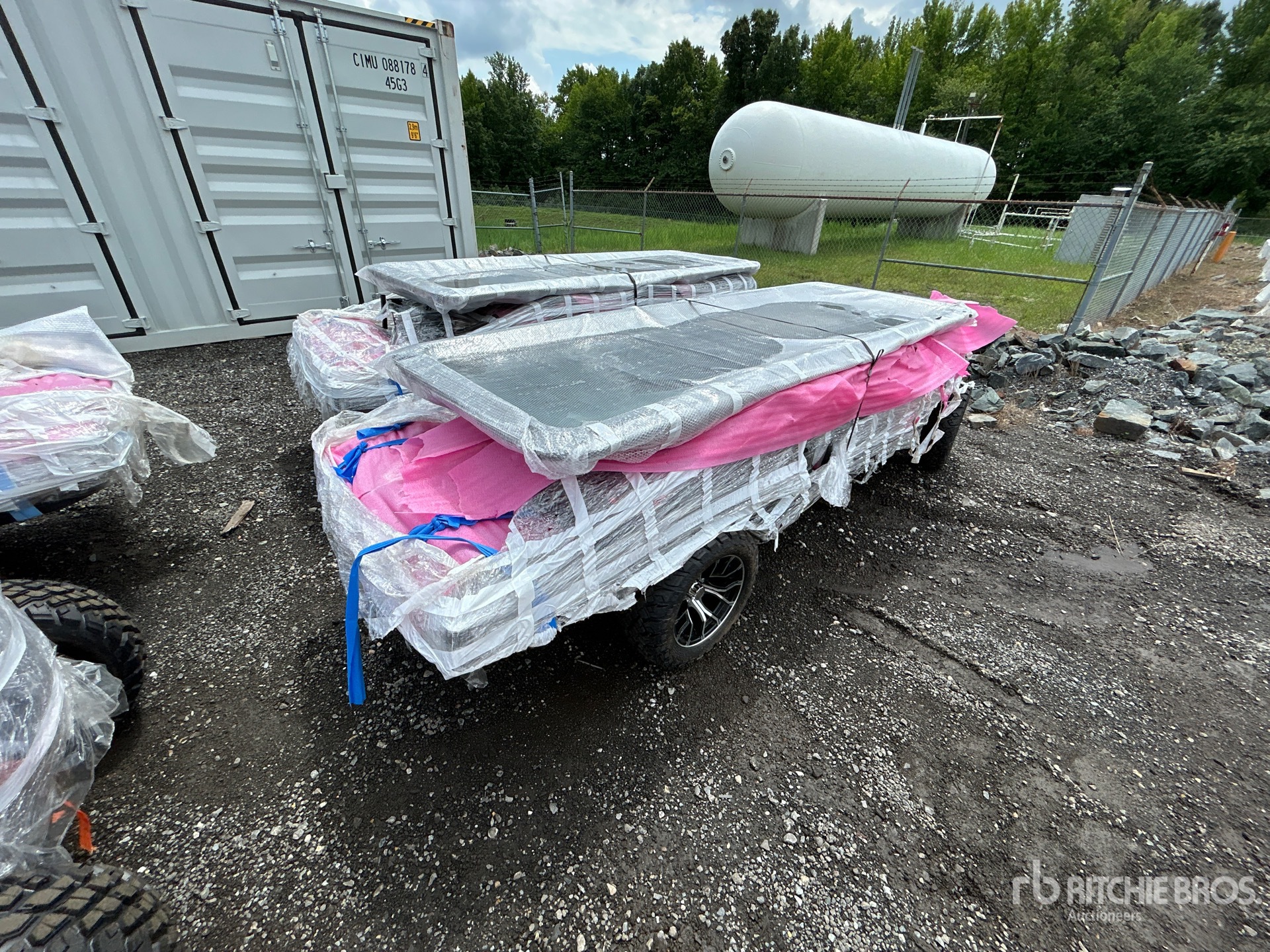 General Appearance with Picture, Right Rear Corner