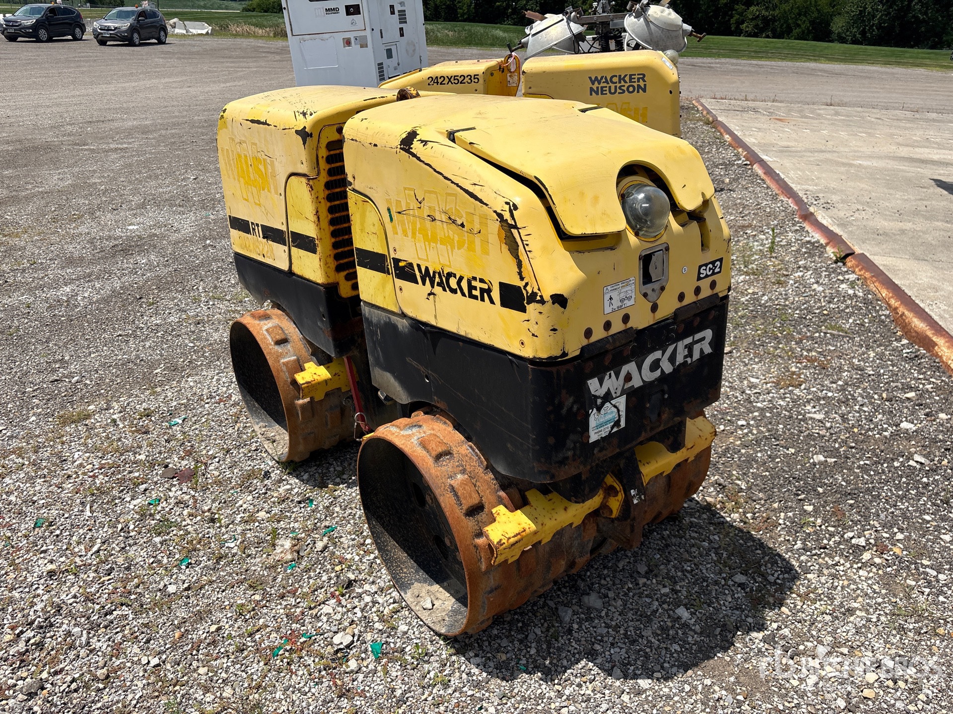 General Appearance with Picture, Right Front Corner