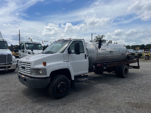 AMT on 2005 GMC C5500 4x2 Combination Wash/ Vacuum Tanker Truck