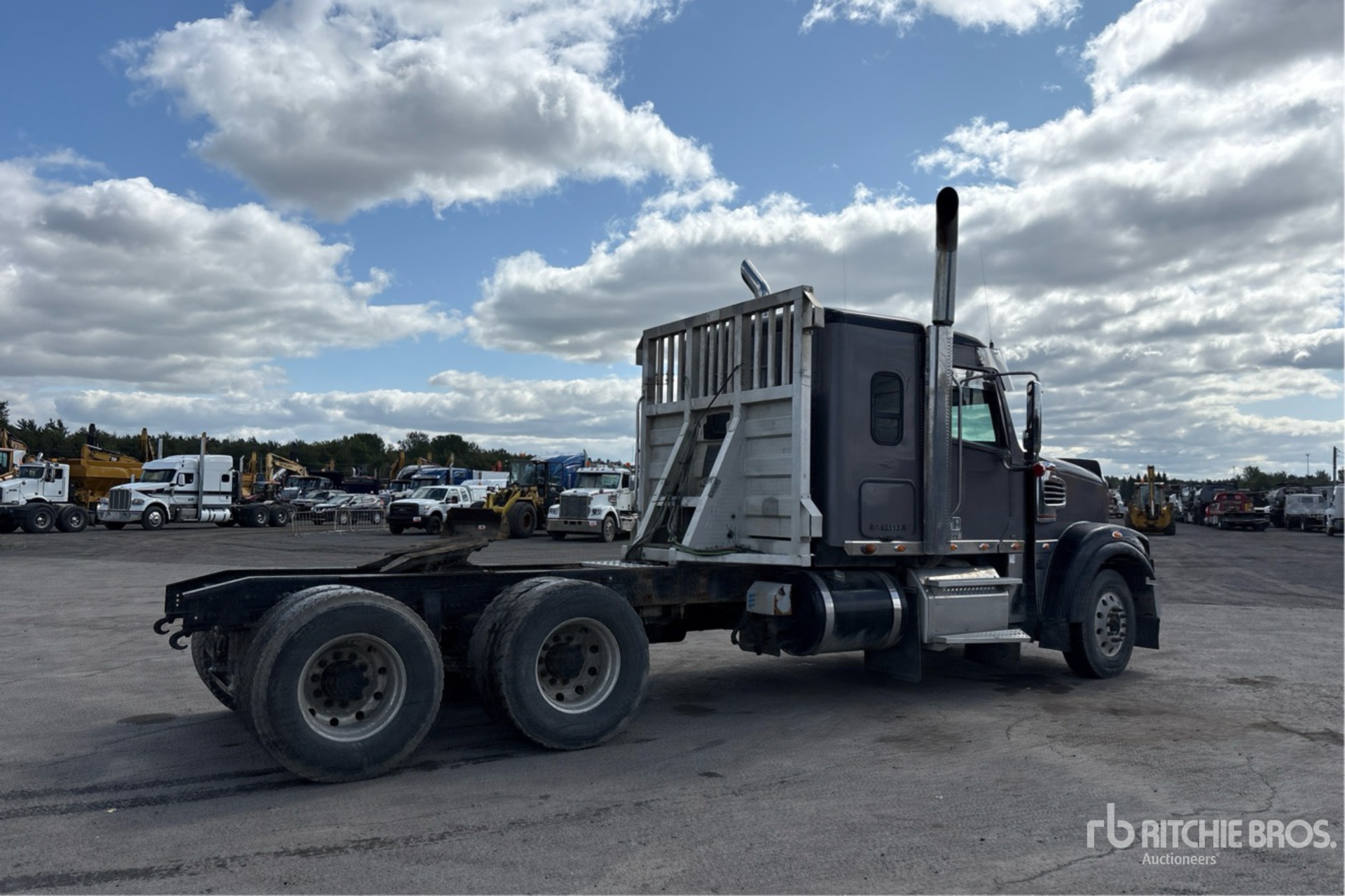 2016 Freightliner CORONADO 122SD