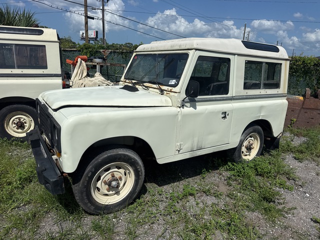 1982 Land Rover Santana 4WD SUV (Inoperable)