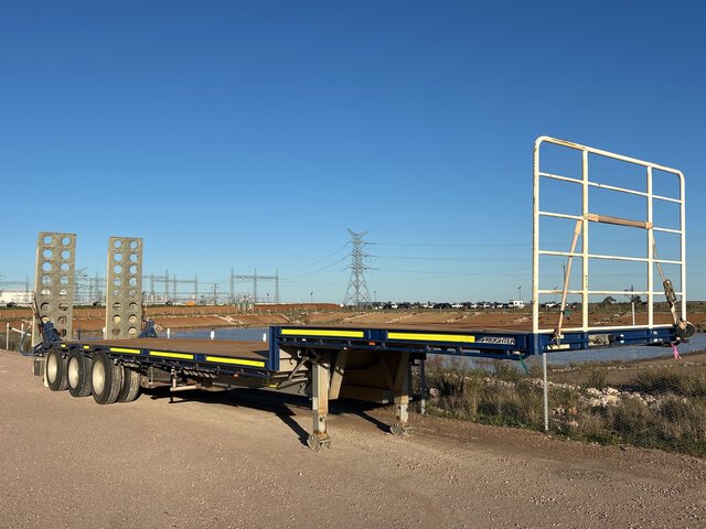 2022 MaxiTrans 13.7 m Tri/A Step Deck Trailer 2022 MaxiTrans 13.7 m Tri/A Step Deck Trailer