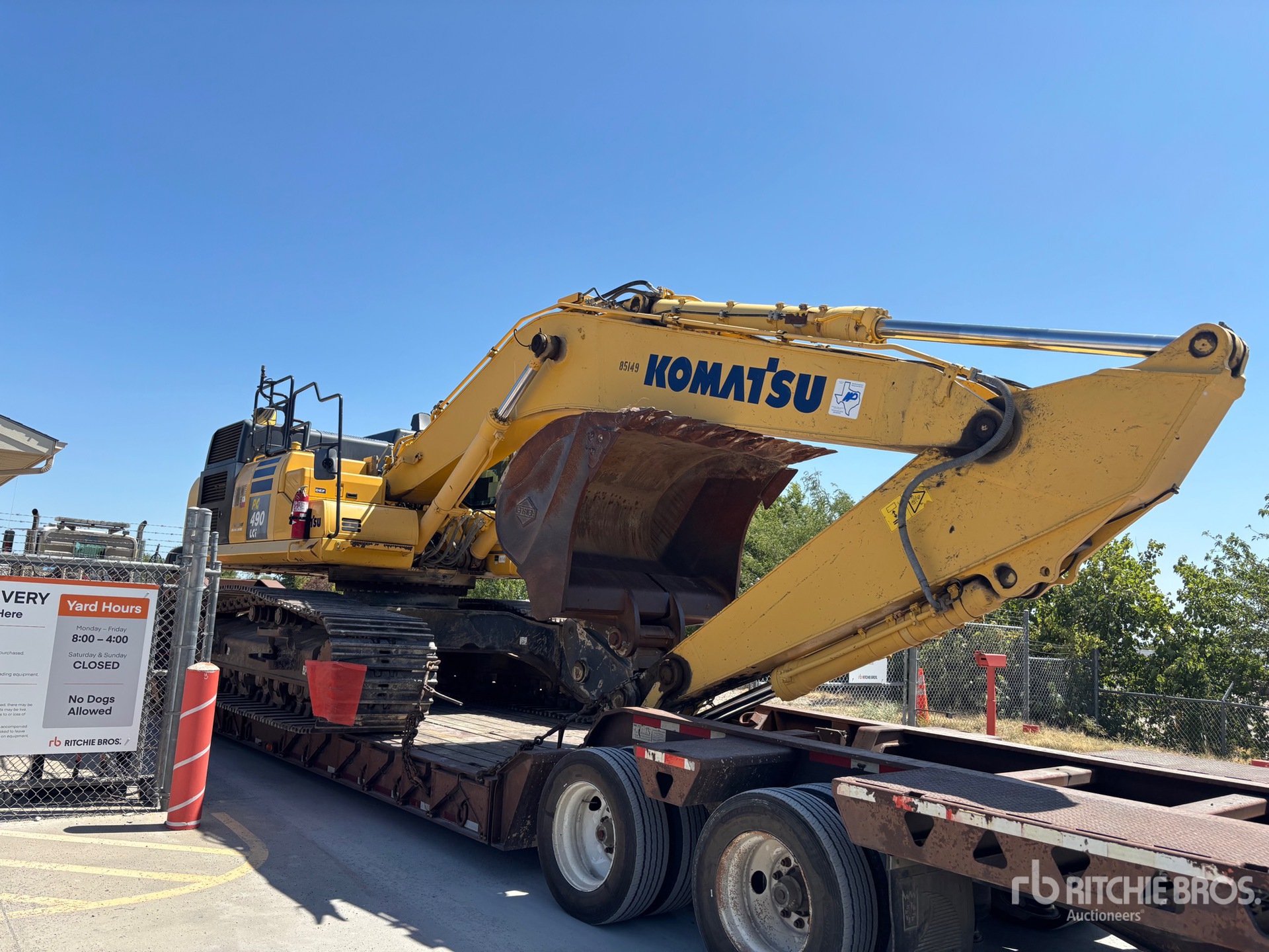 Photo of a 2016 Komatsu PC490LCI-11