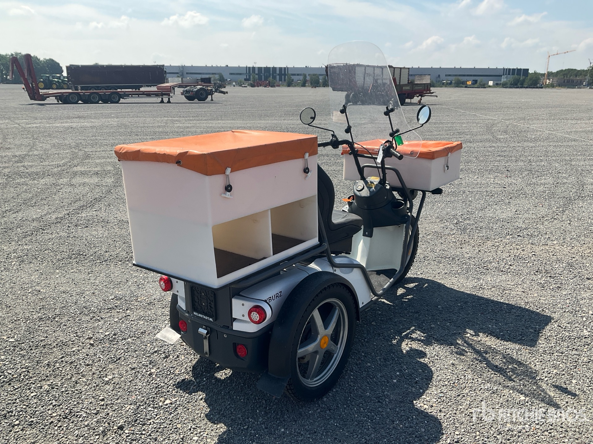 General Appearance with Picture, Right Rear Corner