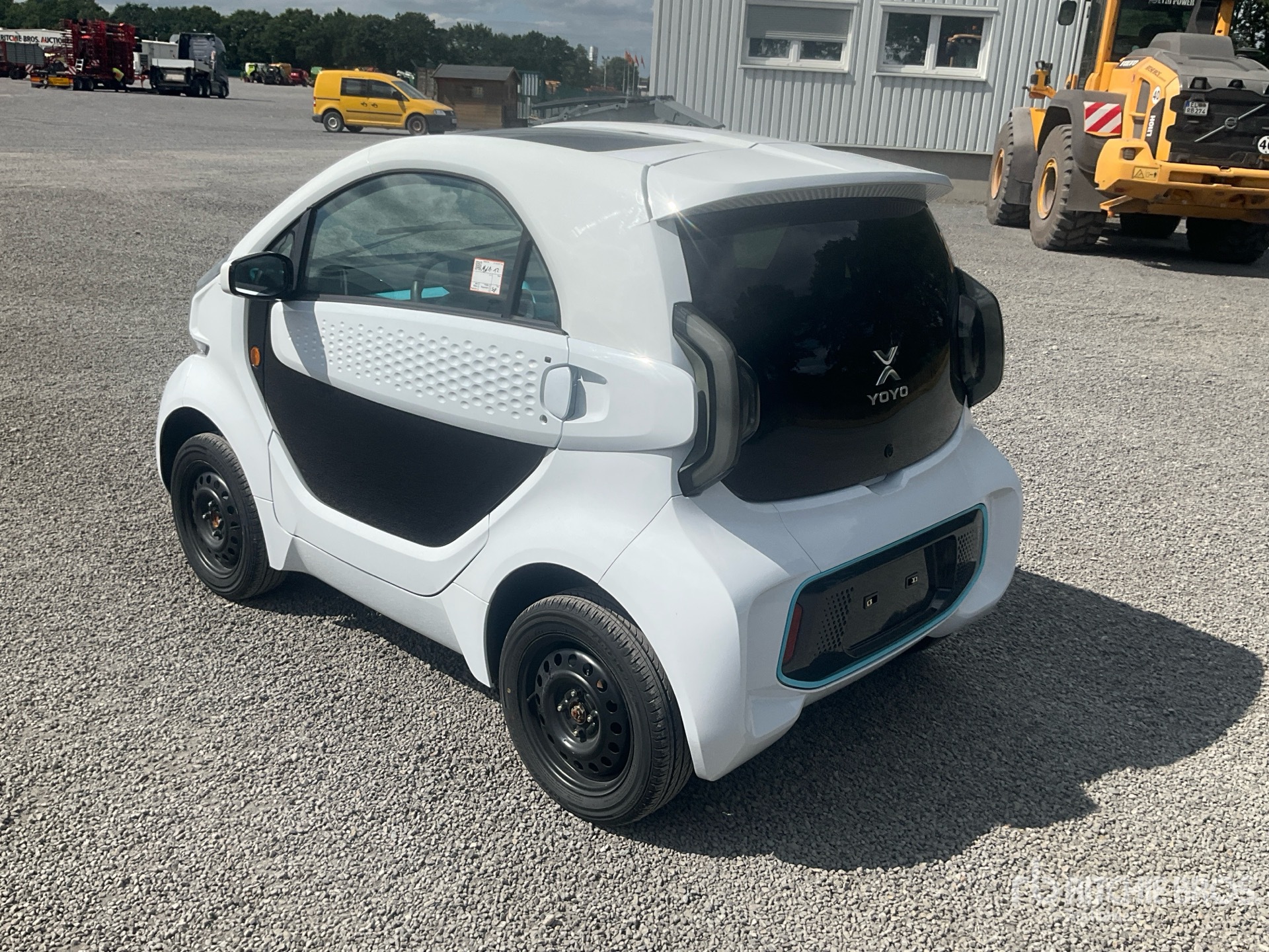 General Appearance with Picture, Left Rear Corner