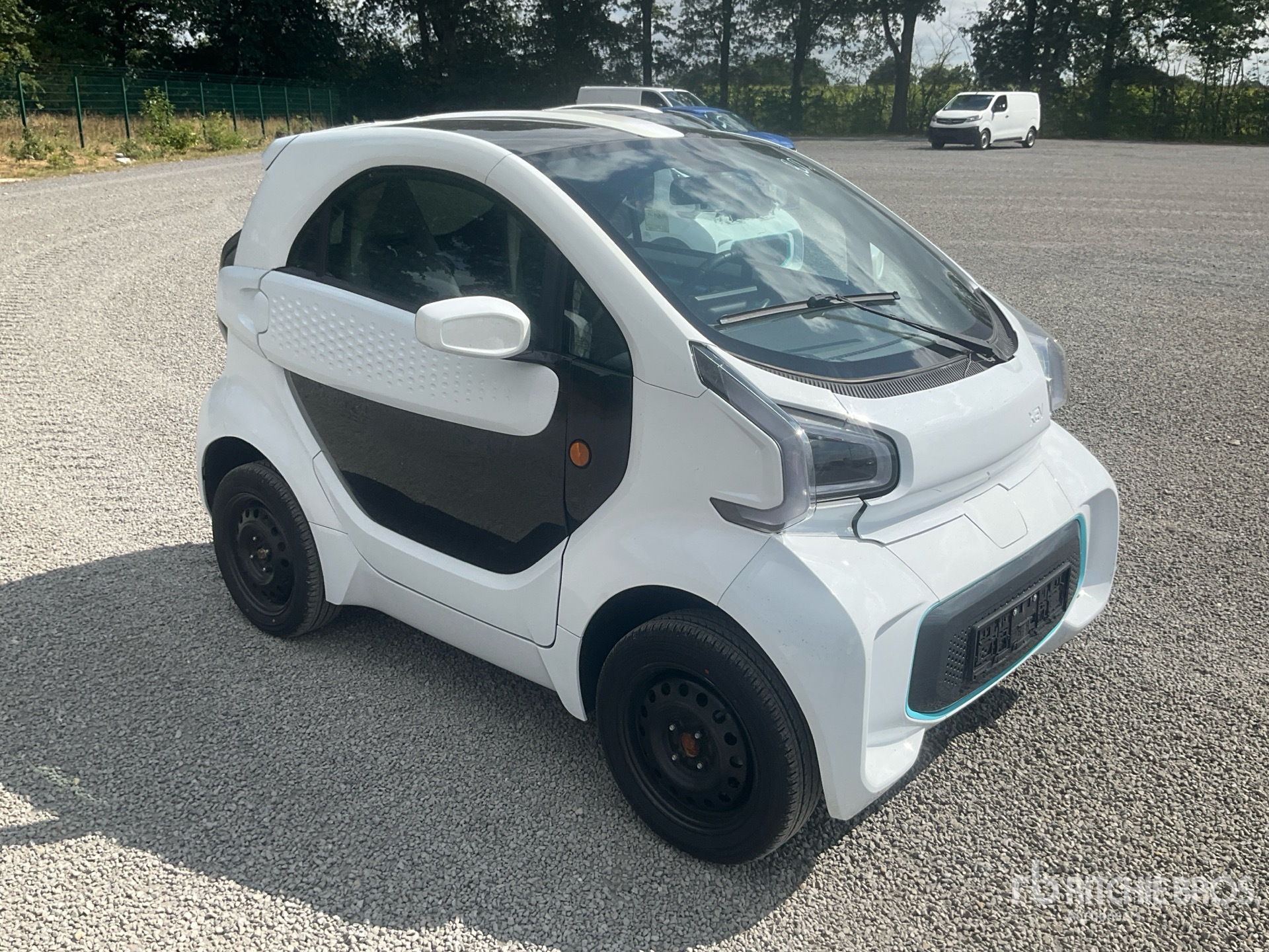 General Appearance with Picture, Right Front Corner