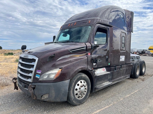 2019 Freightliner Cascadia 126 6x4 T/A Sleeper Truck Tractor