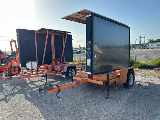 2009 ADDCO DHS1000 SLD Solar Message Board (Inoperable)