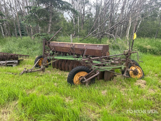 John Deere Seeder
