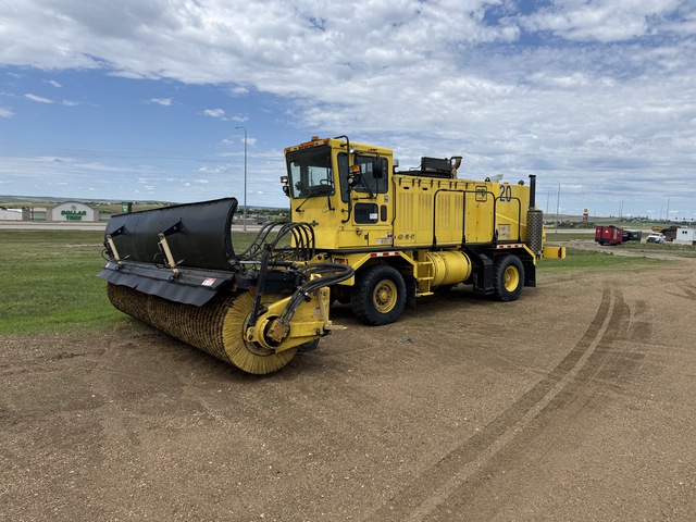 2005 MB Companies 4600-FMD-HP3 Sweeper Truck
