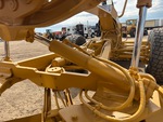 Hydraulics with Saddle Positioning Cylinder