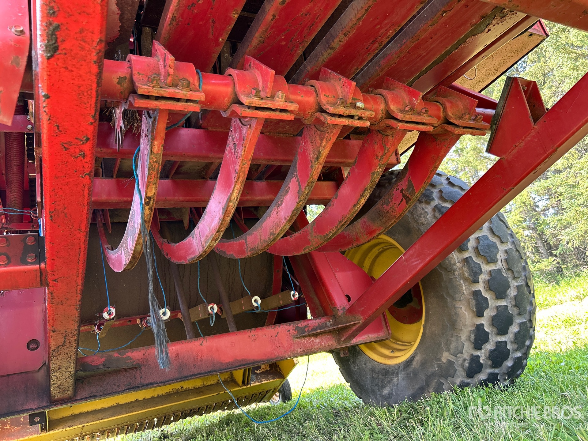 New Holland 2000