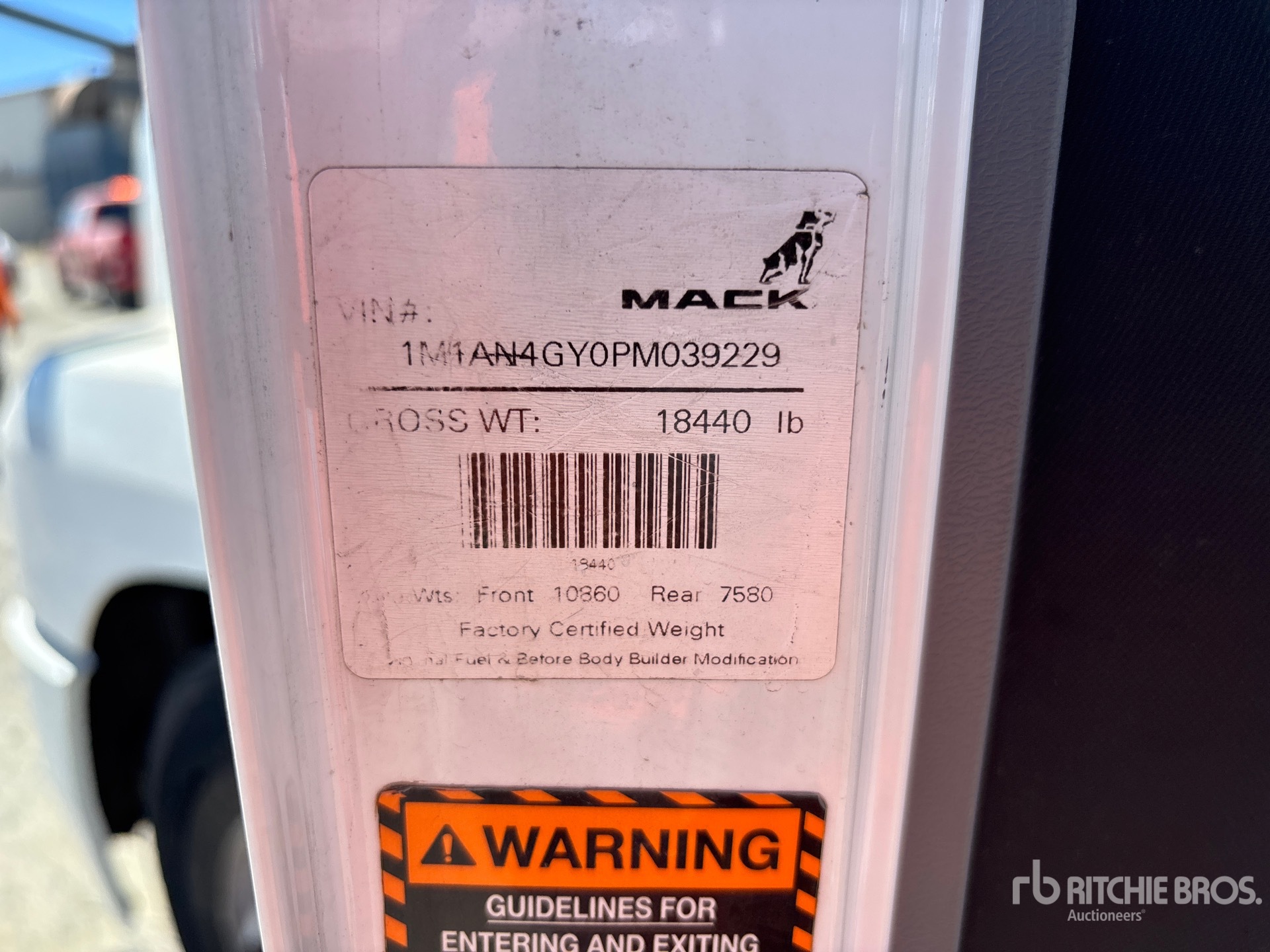 2023 Mack AN64T