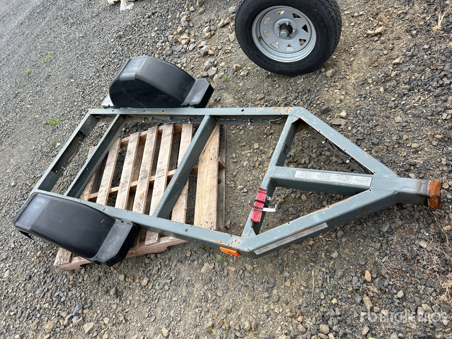 General Appearance with Picture, Right Rear Corner