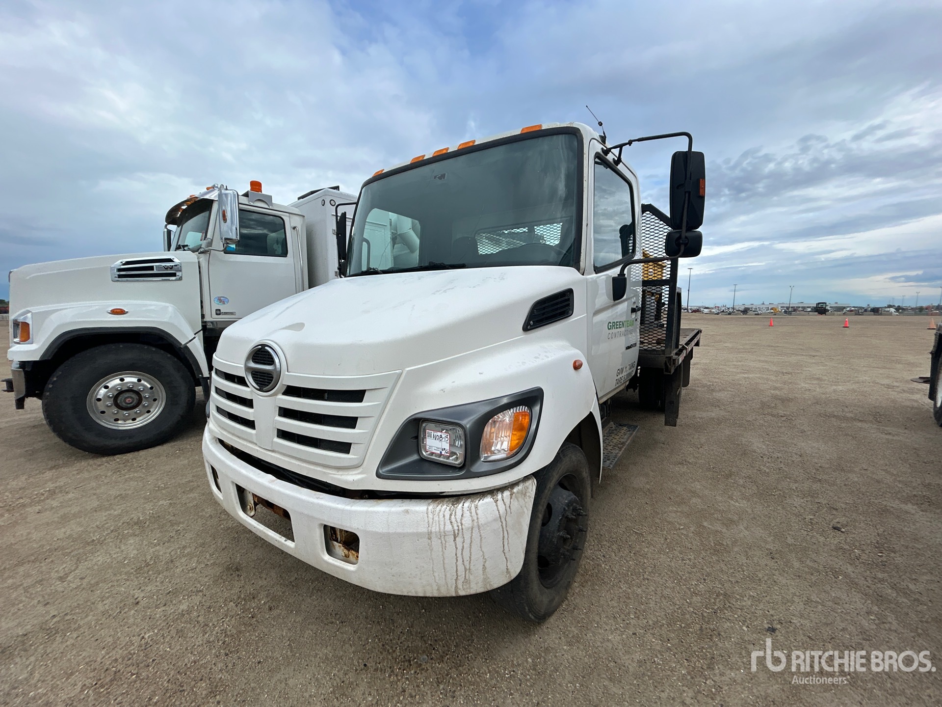 Photo of a 2005 Hino FB165
