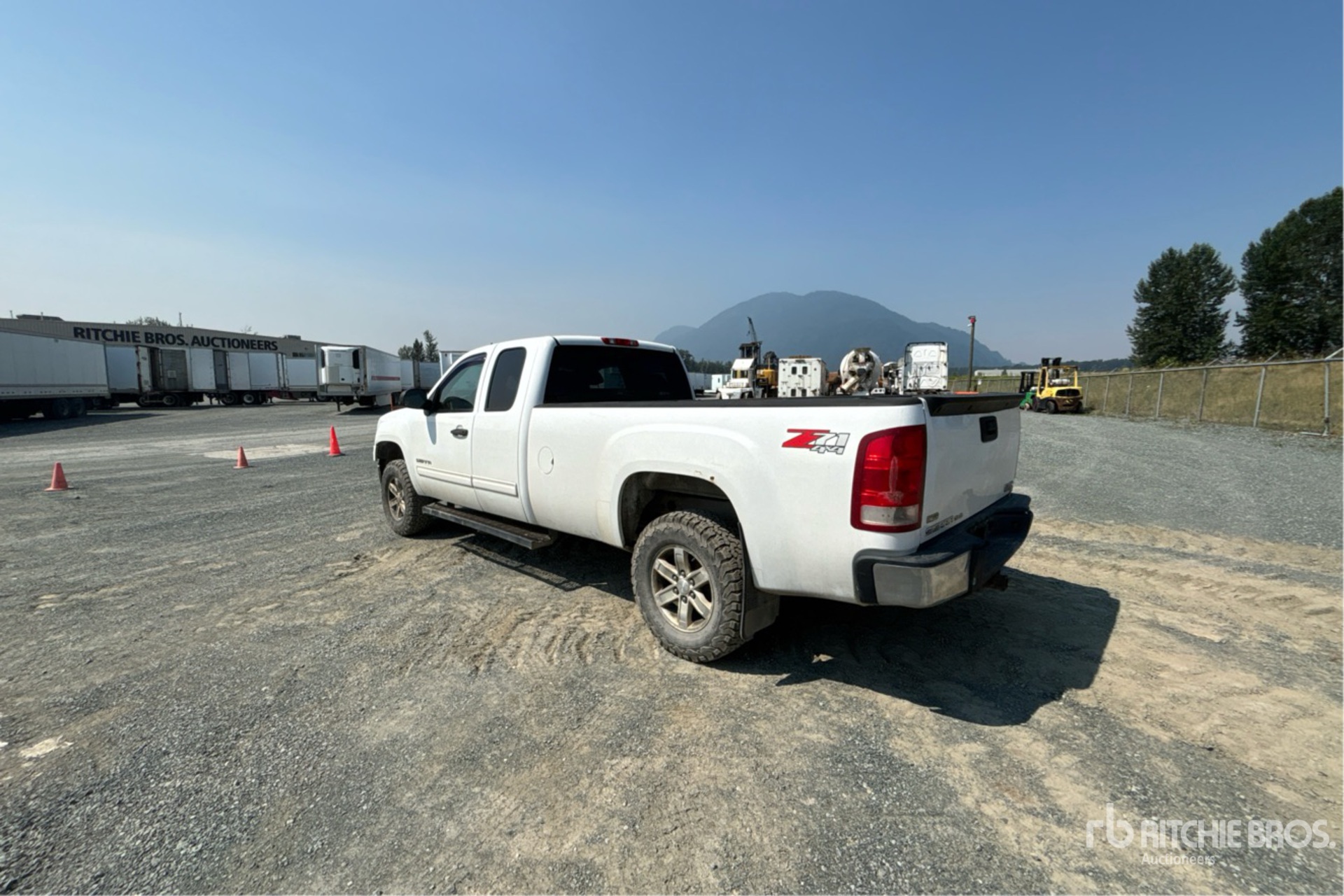 General Appearance with Picture, Left Rear Corner