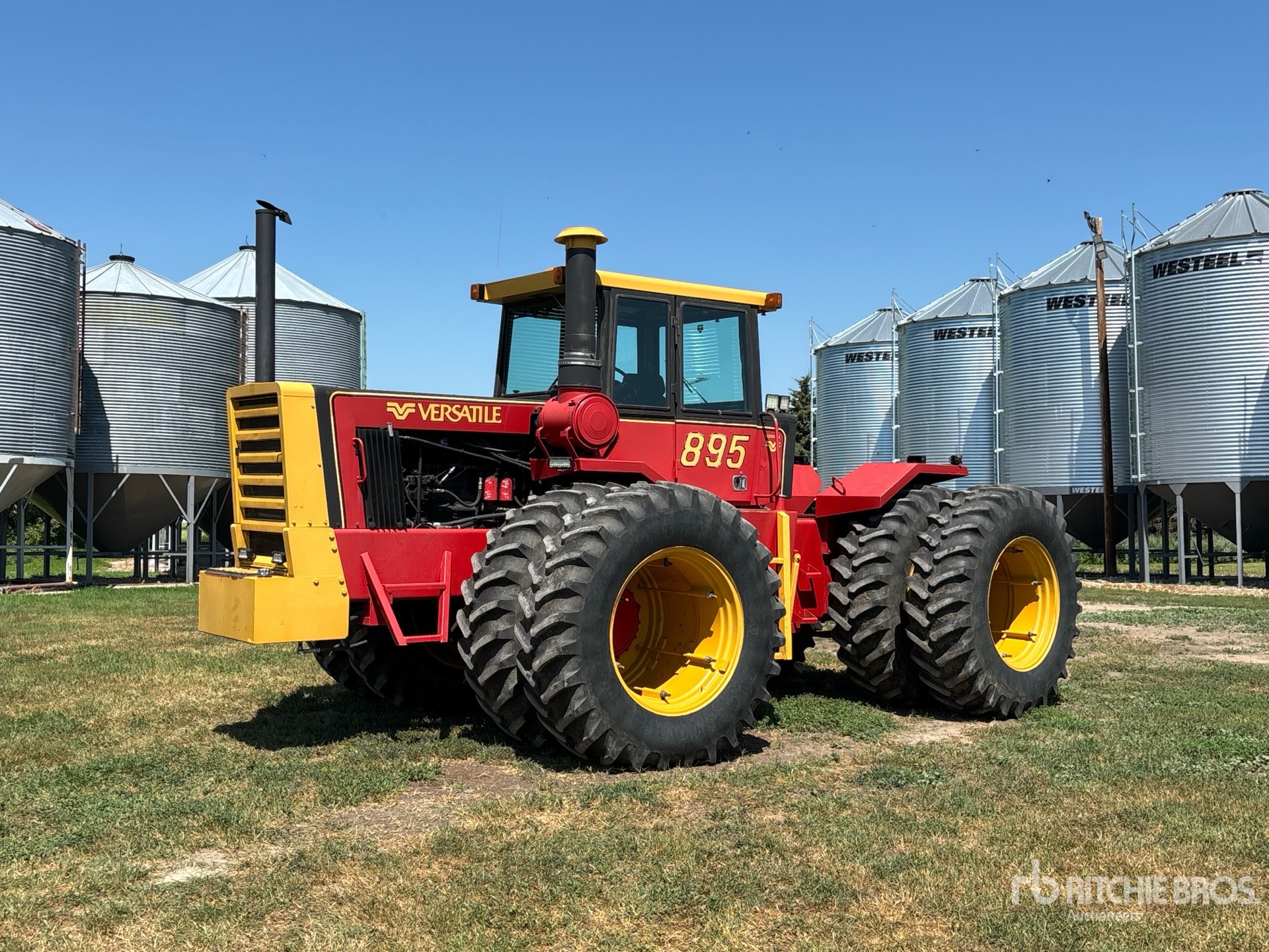 1982 Versatile 895