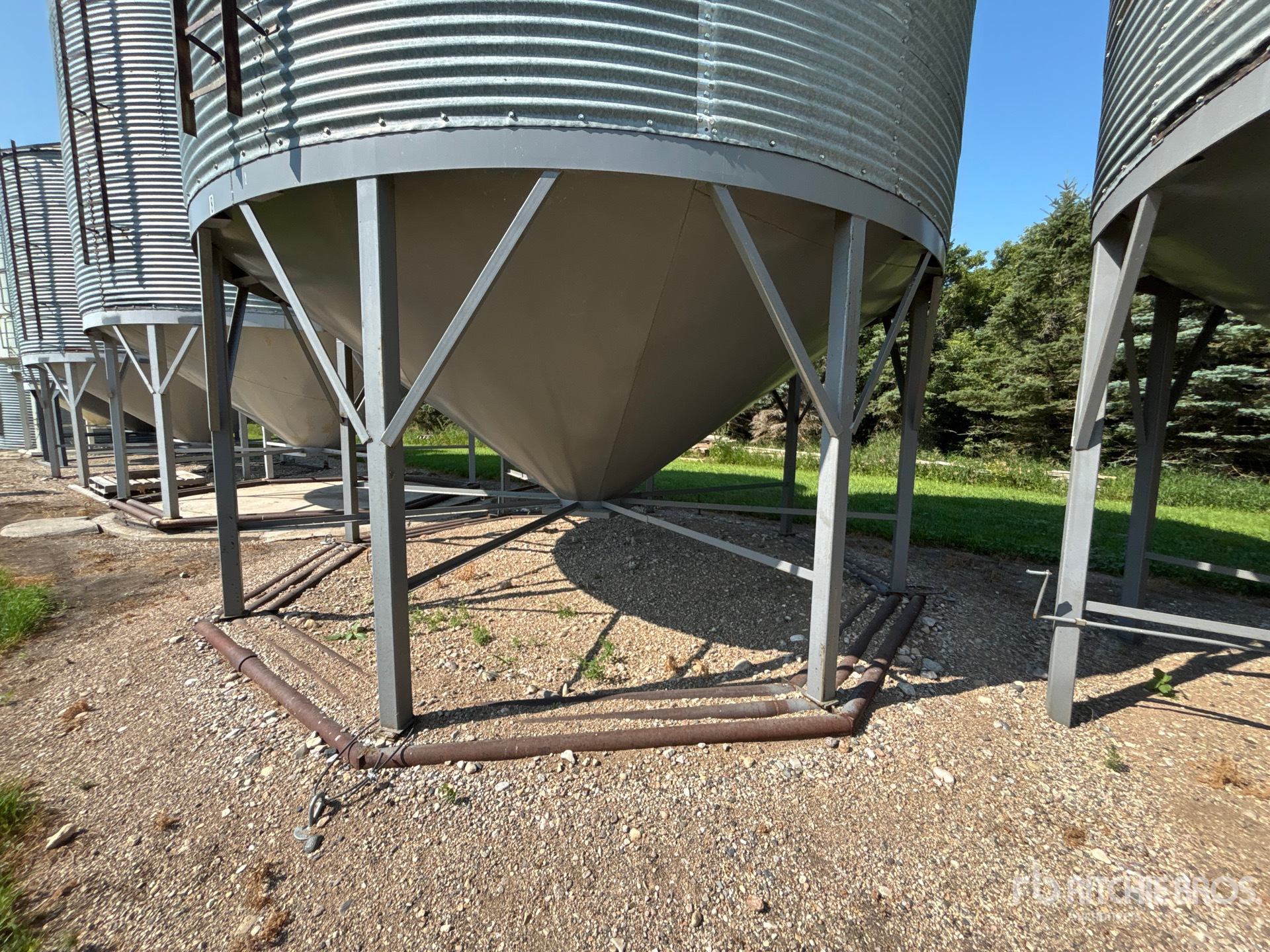 Westeel +/- 3000 bu 5 Ring Hopper