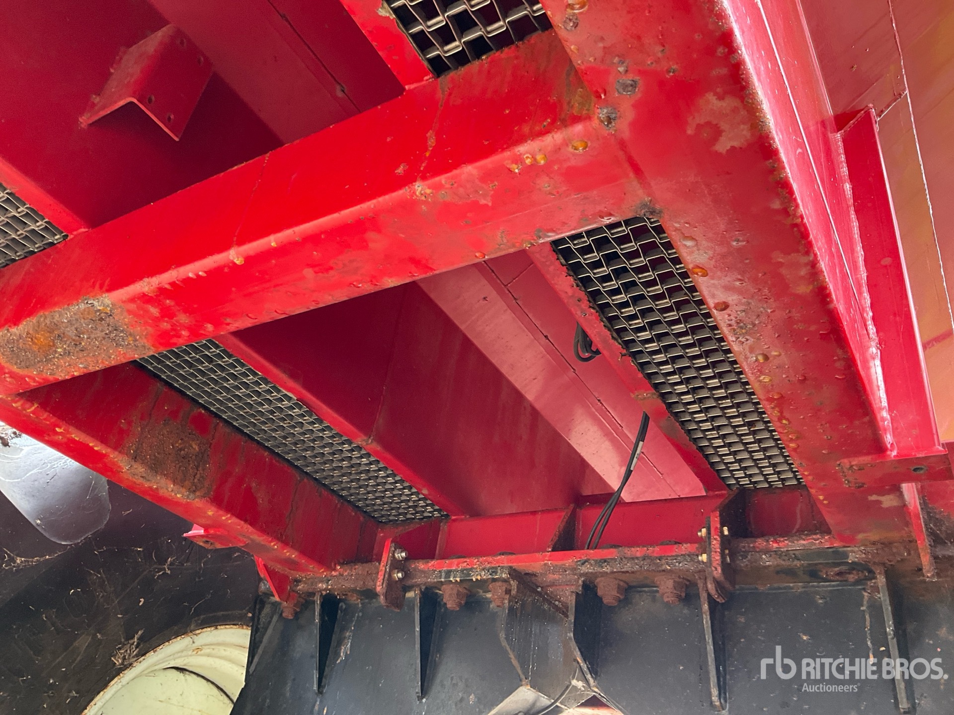 2016 Valmar 8611