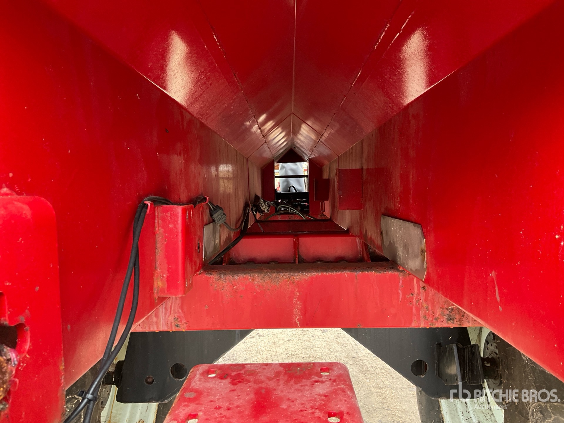 2016 Valmar 8611