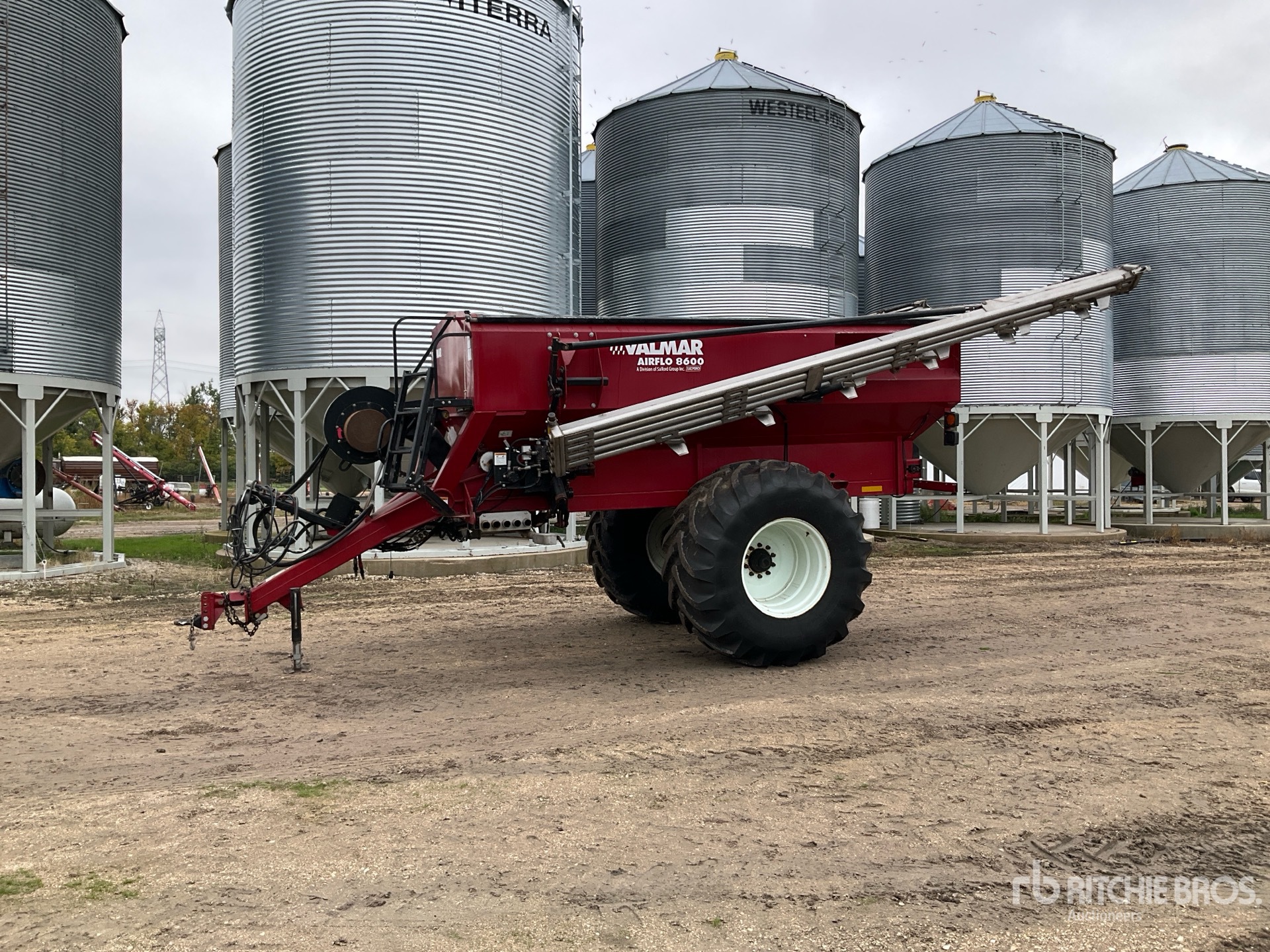 2016 Valmar 8611
