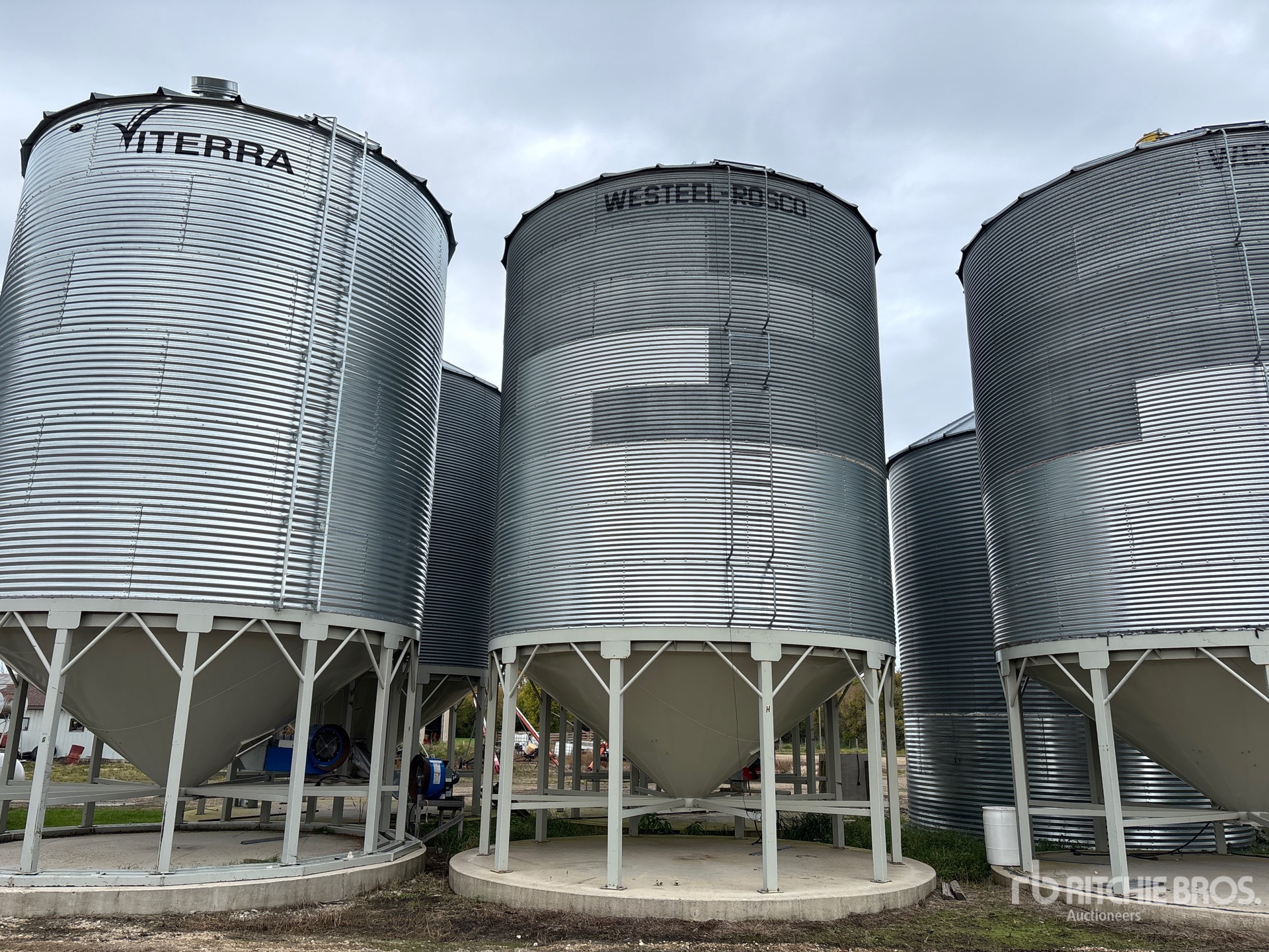 Westeel +/- 5500 bu 8 Ring Hopper