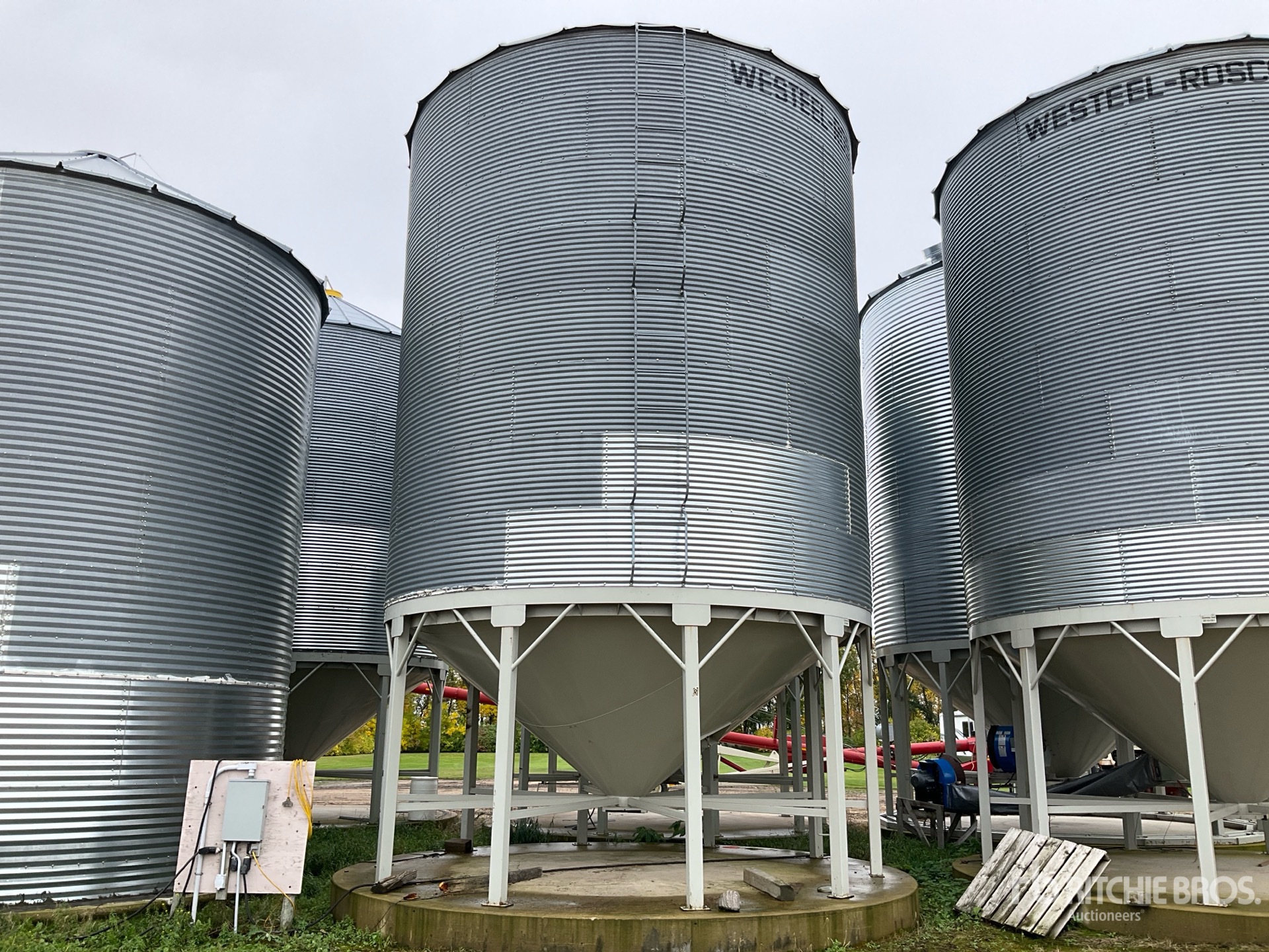 Westeel +/- 5500 bu 8 Ring Hopper