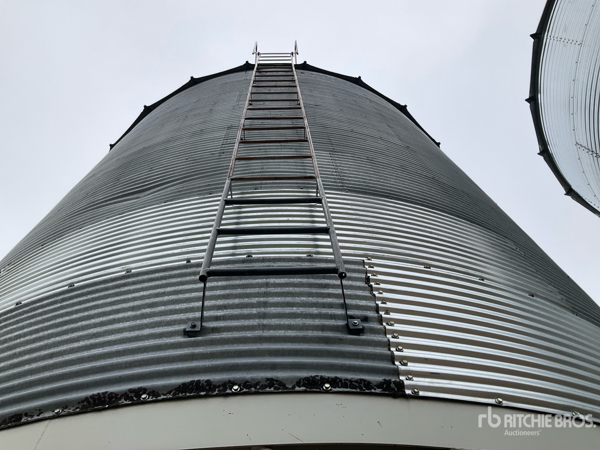 Westeel +/- 5500 bu 8 Ring Hopper