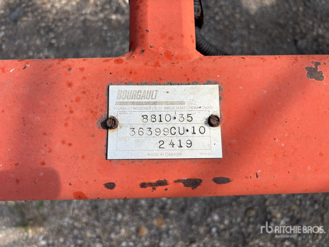 2010 Bourgault 8810