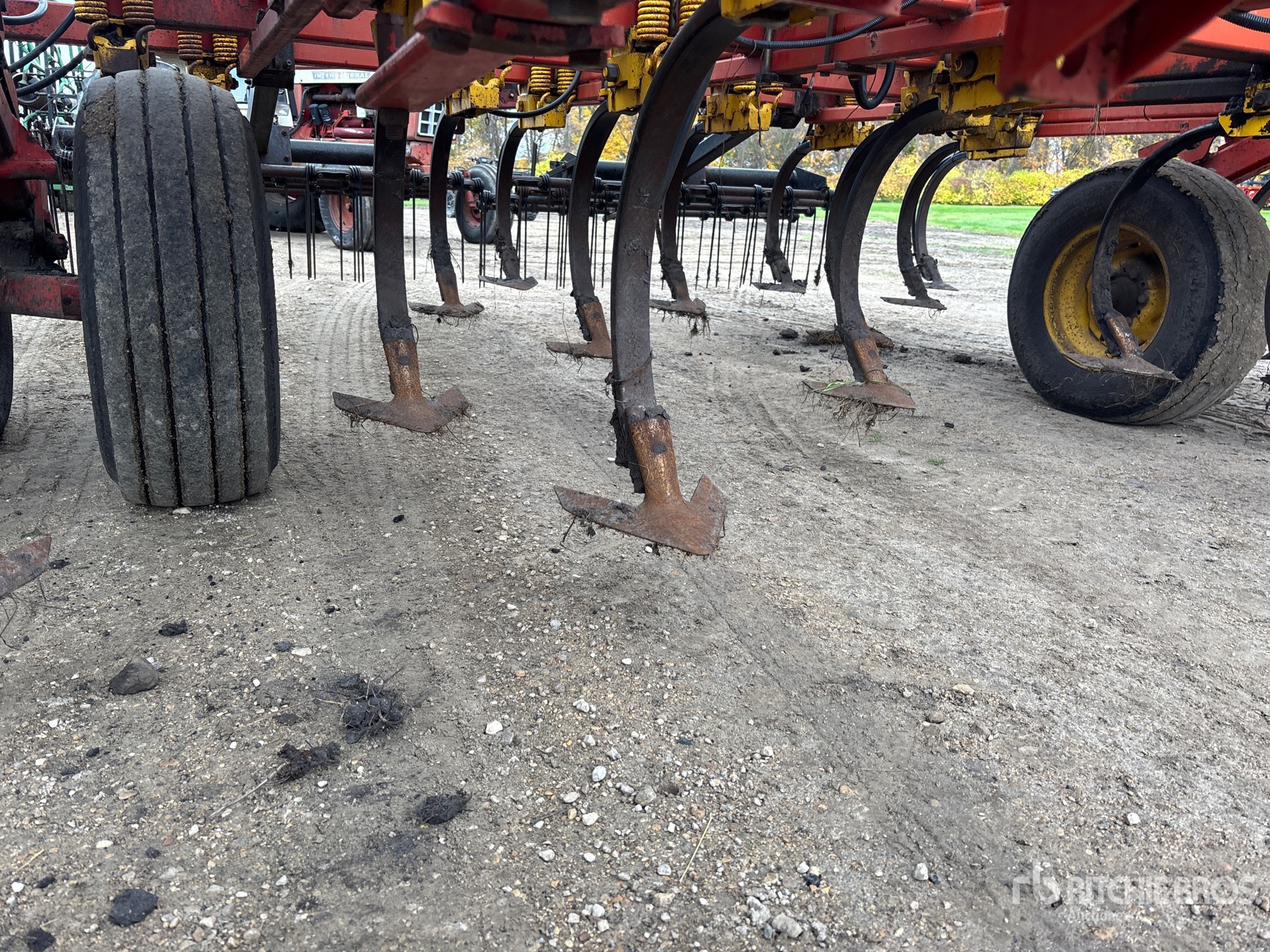 2010 Bourgault 8810