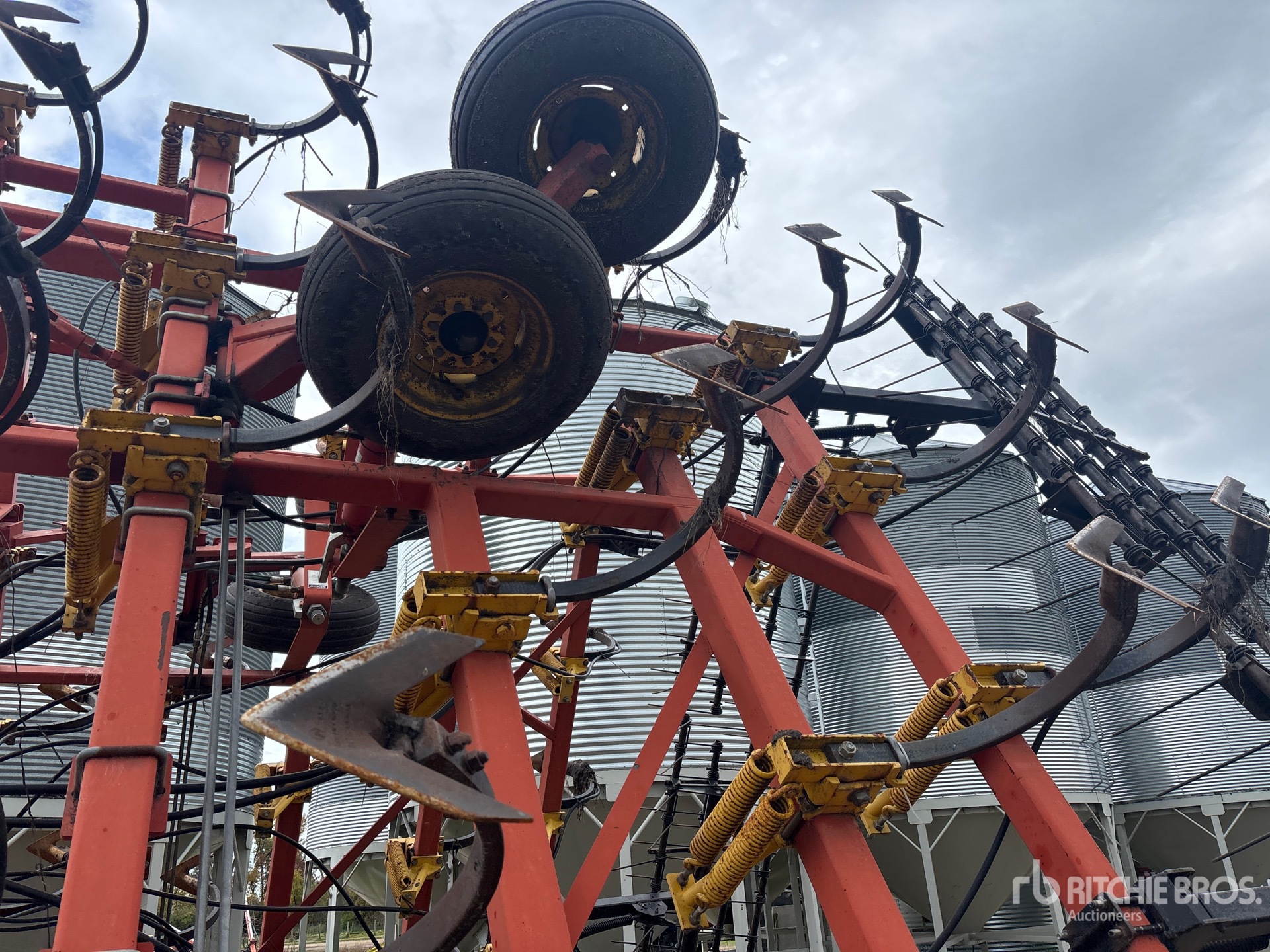 2010 Bourgault 8810