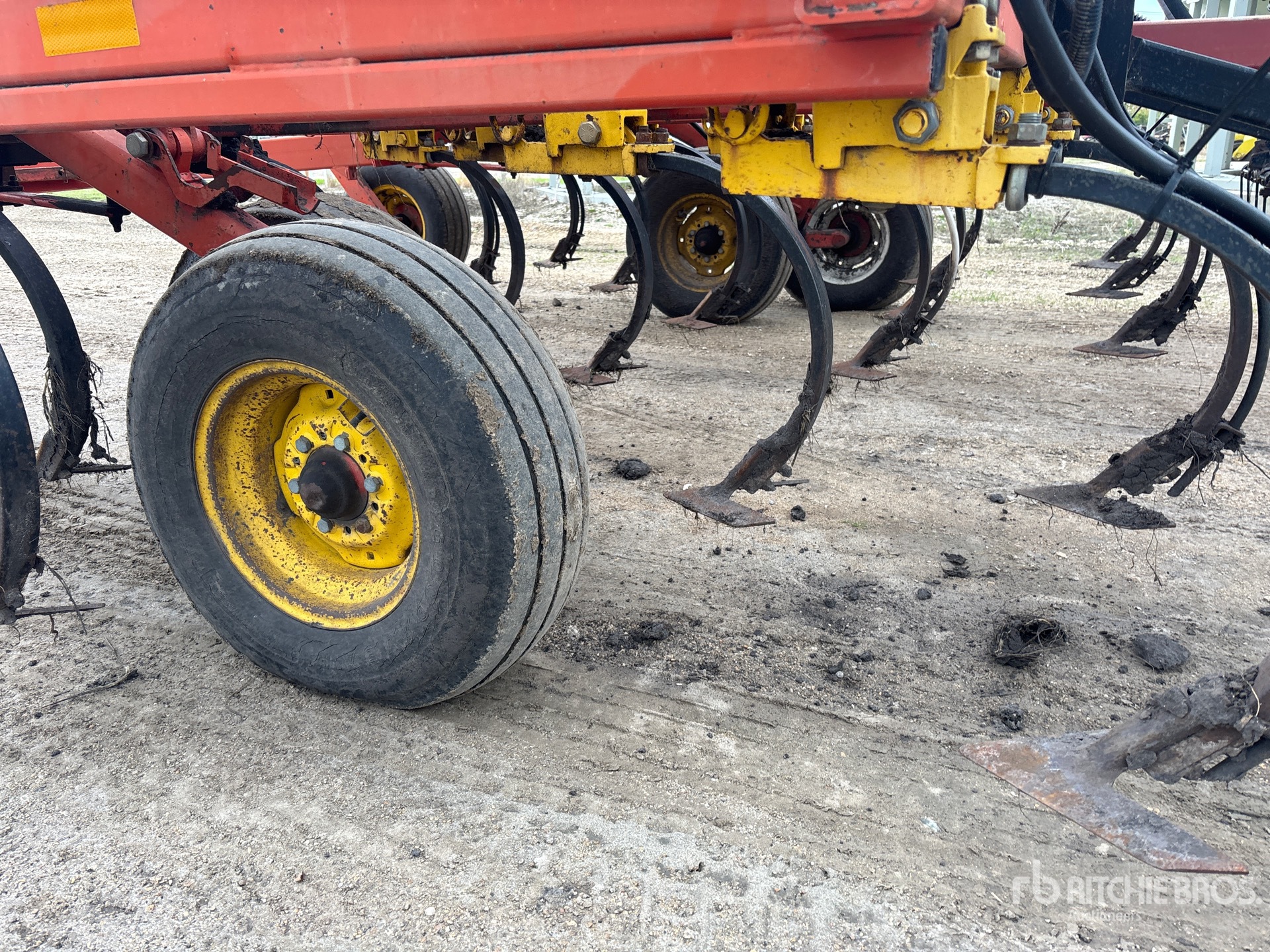 2010 Bourgault 8810