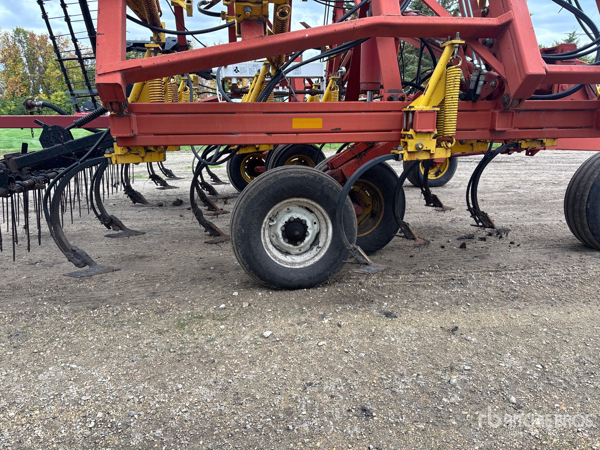 2010 Bourgault 8810